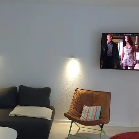 Wunderschone, Grosszugige Eg-wohnung Mit Garten *